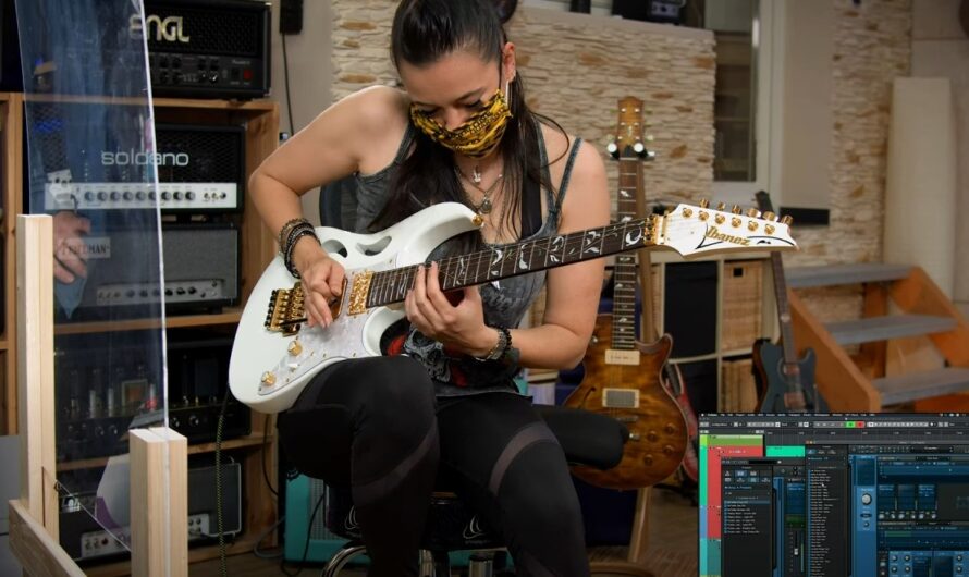 Jen Majura Playing Guitar Thru The Craziest Delays Ever